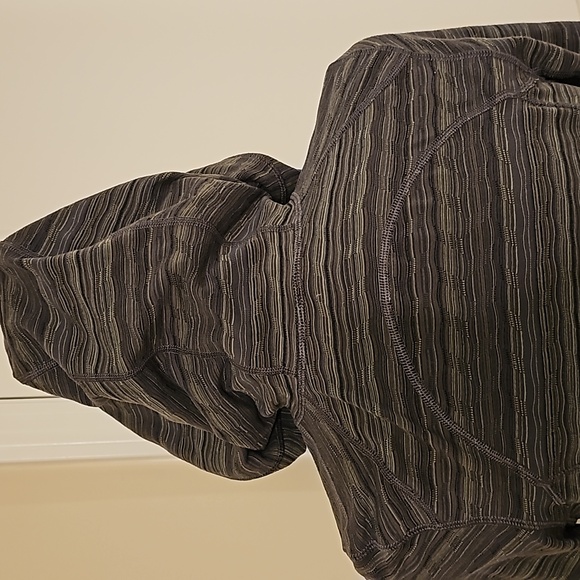 259. Lululemon Daily Practice Jacket - Picture 6 of 12